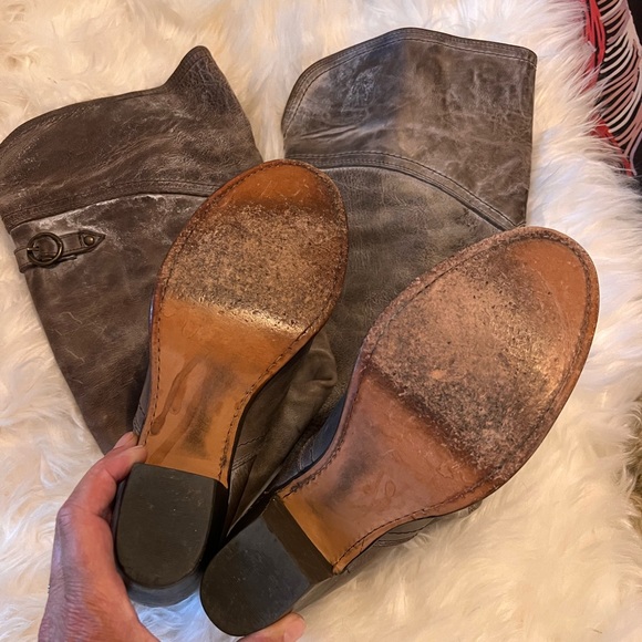 Greyish Fryes - Picture 3 of 5